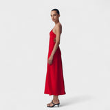 Karmino haljina - Minimalistički i elegantan kroj