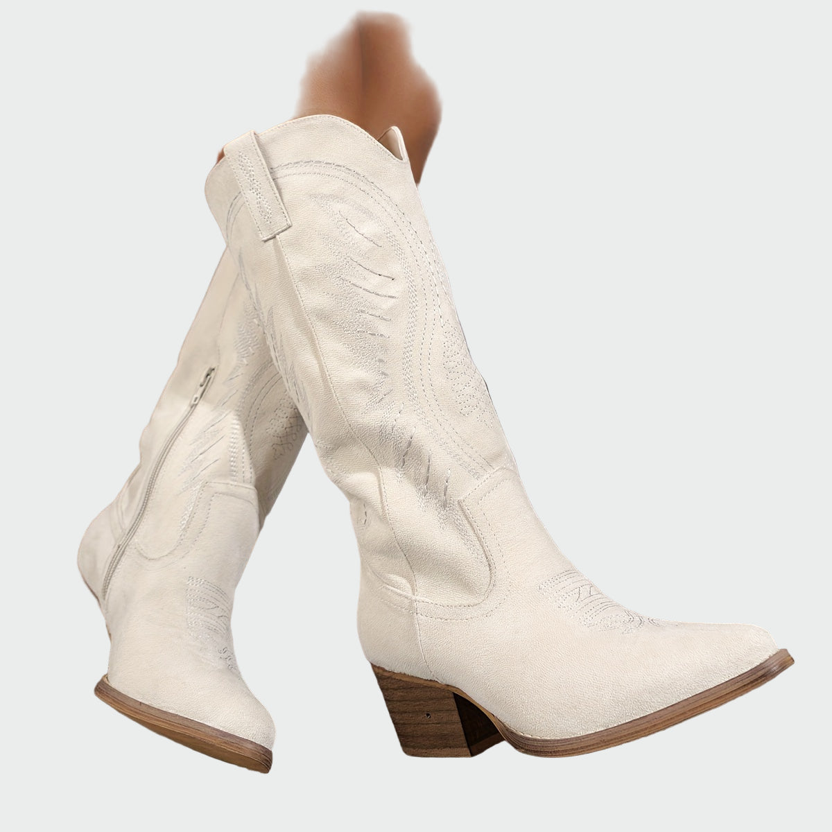 Izvezeni i elegantni zapadnjački čizmi