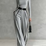 Vera | Elegantni set s kontrastnim detaljima